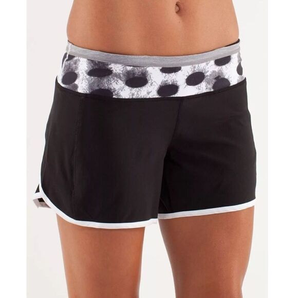 LULULEMON TURBO RUN SHORTS STRETCH BLACK/WHITE/SEASIDE DOT WHITE SIZE 4 - Picture 4 of 12